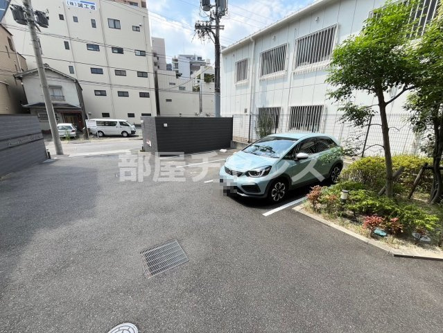 プレサンス鶴舞公園セラヴィの駐車場