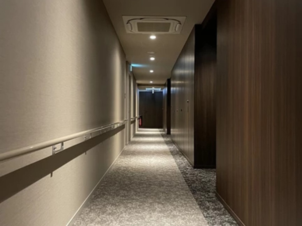 【その他共用部分】 | 【居住フロア 共用廊下】外からの視線が届かない、安心の内廊下設計！天候にも左右されず、安全です！