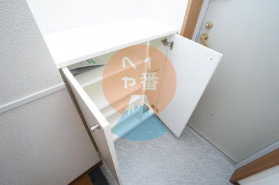 【その他】 | ベルエールB棟 | うれしいシューズボックス付きで玄関がスッキリしますね。