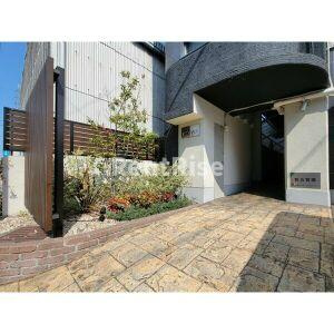 一宮市浅野字大島の賃貸マンションのエントランス