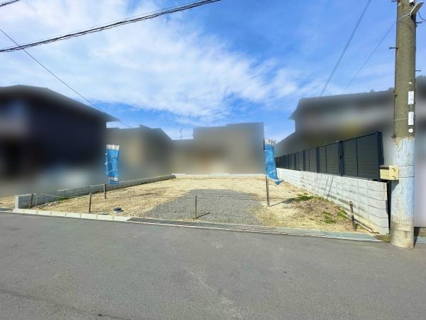 【前面道路含む現地写真】 | 自由な間取りはもちろん、選べる外装デザインや内装・設備仕様でオリジナルの住まいを。