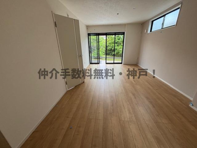 【居間・リビング】 | 神戸市垂水区南多聞台8丁目　新築戸建3号棟　仲介手数料無料！ | リビングです