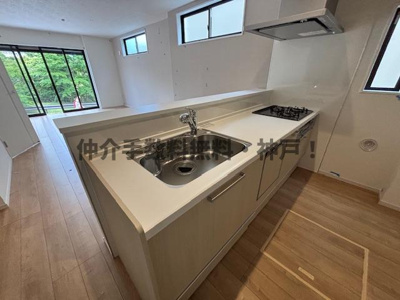 【キッチン】 | 神戸市垂水区南多聞台8丁目　新築戸建3号棟　仲介手数料無料！ | きれいなキッチンです