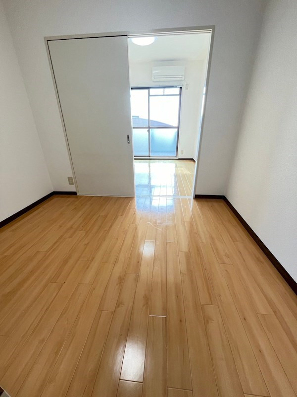 ハイツイフの居間・リビング