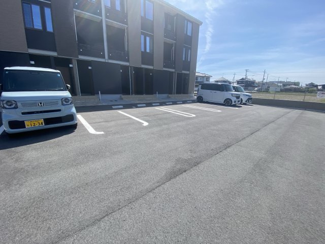 ロジュマンⅢの駐車場