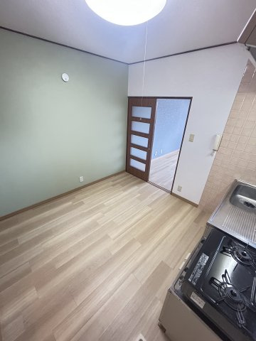 城の下ハイツA棟の居間・リビング