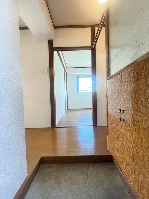 睦マンションの玄関