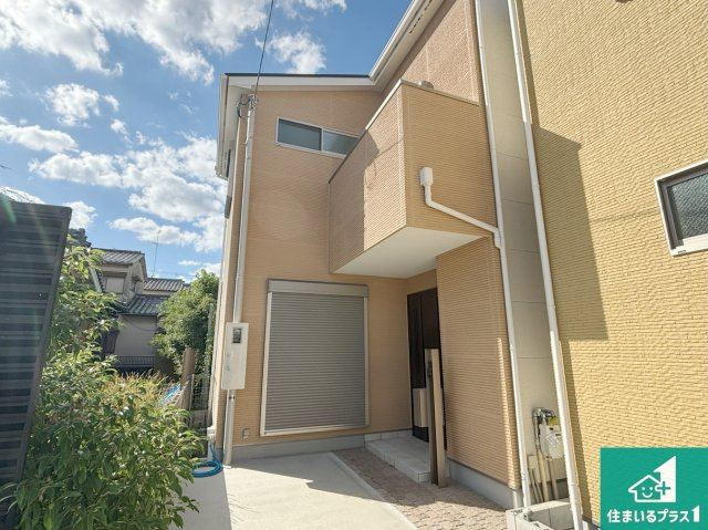 高槻市高西町　新築未入居の外観|周辺は落ち着いた街並みの住宅地！子育てがしやすい住環境です！まだ未完成ですが、現地でしかわからない事もございます。是非一度ご覧ください。