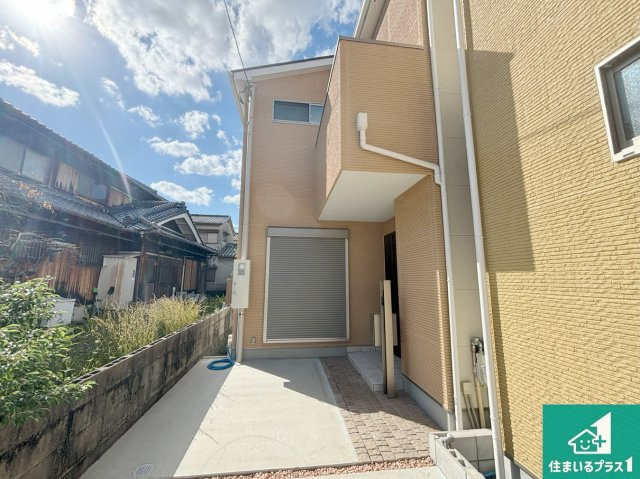 高槻市高西町　新築未入居の外観|周辺は落ち着いた街並みの住宅地！子育てがしやすい住環境です！まだ未完成ですが、現地でしかわからない事もございます。是非一度ご覧ください。