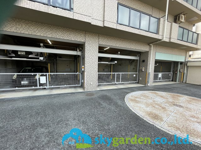 グランマーレ本厚木の駐車場