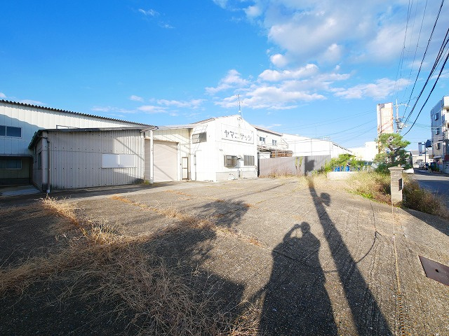 北之庄西町1丁目テナントの駐車場