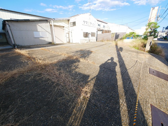 北之庄西町1丁目テナントの駐車場