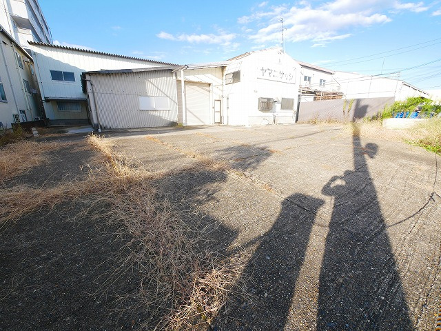 北之庄西町1丁目テナントの駐車場