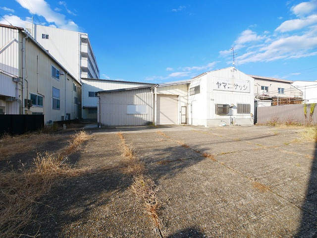 北之庄西町1丁目テナントの駐車場