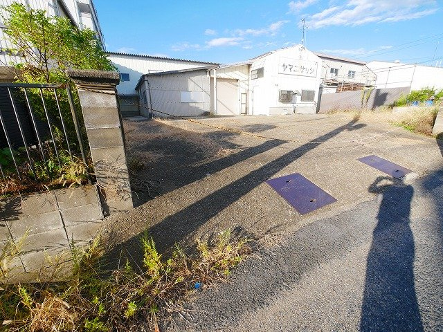 北之庄西町1丁目テナントの駐車場