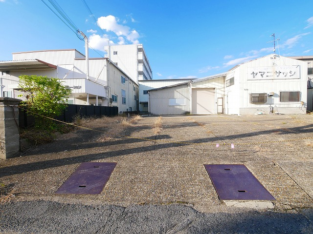 北之庄西町1丁目テナントの駐車場