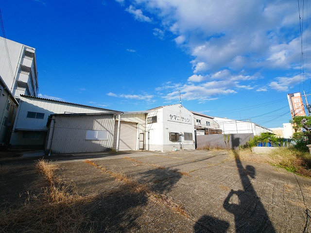 北之庄西町1丁目テナントの駐車場