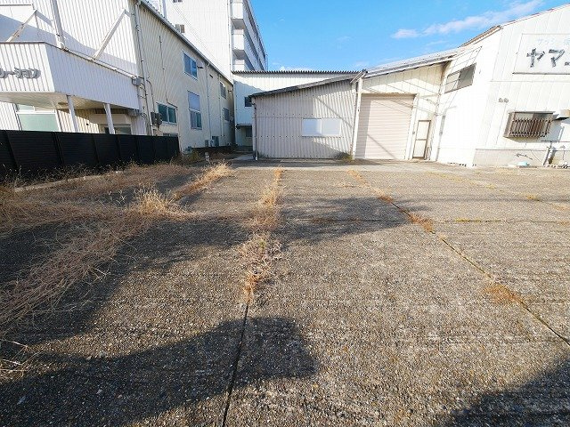 北之庄西町1丁目テナントの駐車場
