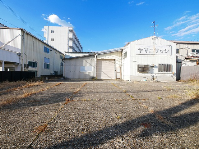 北之庄西町1丁目テナントの駐車場