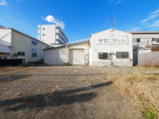 北之庄西町1丁目テナントの駐車場