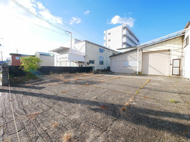 北之庄西町1丁目テナントの駐車場