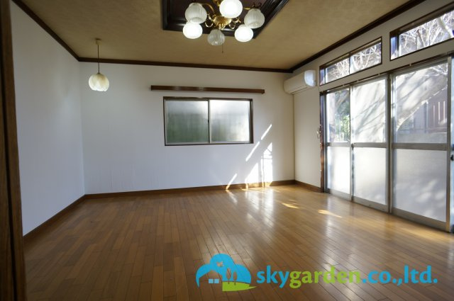 平塚市片岡　中古一戸建の居間・リビング|ゆったり過ごせる居間です