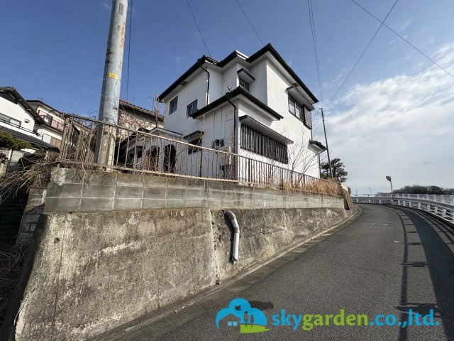 平塚市片岡　中古一戸建の前面道路含む現地写真