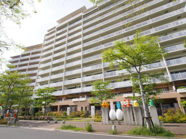 西宮市西宮浜４丁目の中古マンションの外観