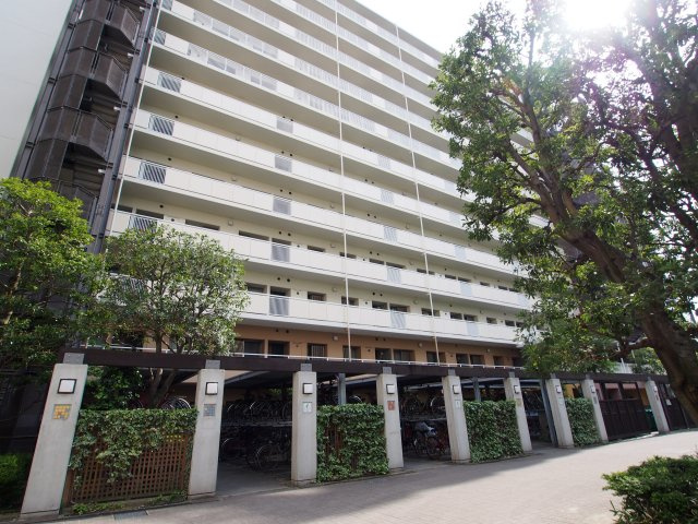 西宮市西宮浜４丁目の中古マンションの外観