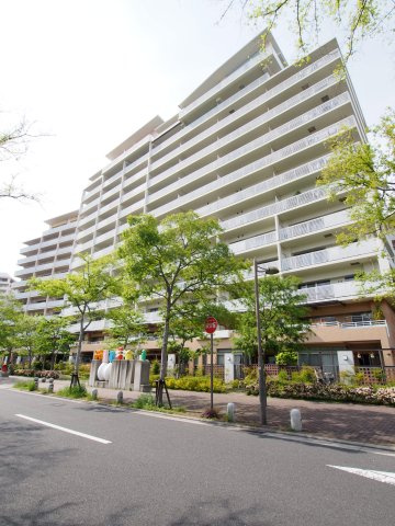 西宮市西宮浜４丁目の中古マンションの外観