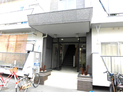 【エントランス】 | ニュー豊里 | 外観にマッチしたエントランスです