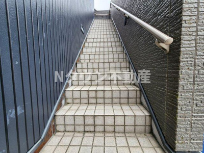 【その他共用部分】 | Felicita | ２階への階段です