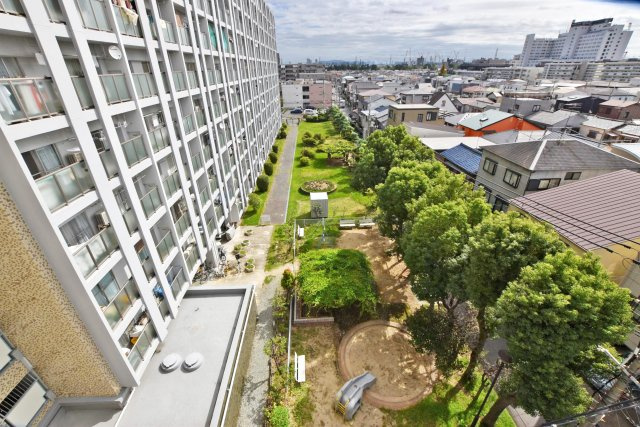 鳴尾小松住宅A棟の展望|-敷地内公園ー　アクセス抜群な敷地内公園◎お子様とのお外遊び時間を過ごすことが出来ます。