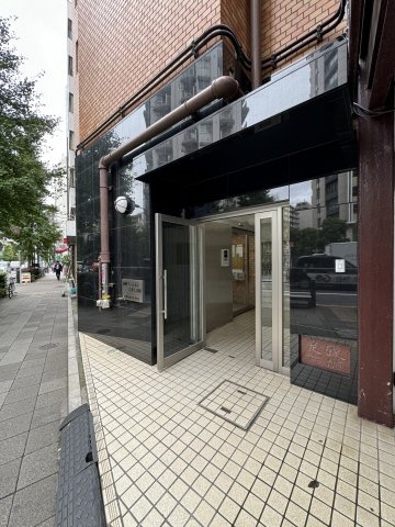 初穂マンションひがし京橋のエントランス
