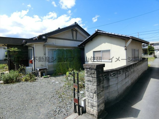 有野敷地80坪、４DK平家の駐車場