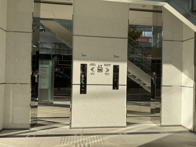 ファーストセンタービルのエントランス