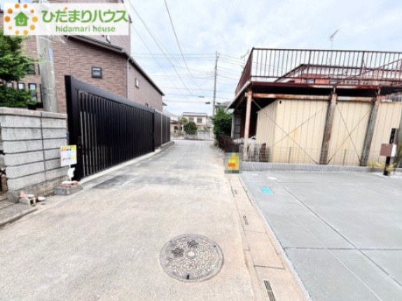 北本市緑2丁目　2期　新築一戸建て　ブルーミングガーデン　01の前面道路含む現地写真|住民以外の通行が少ないので、お子様がいらっしゃるご家庭も安心♪
