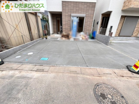 北本市緑2丁目　2期　新築一戸建て　ブルーミングガーデン　01の駐車場|駐車2台以上可能で、急な来客時にも安心です♪