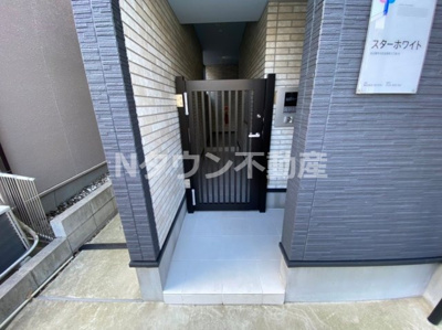 【エントランス】 | スターホワイト | 建物の内部です