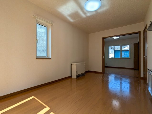 ロイヤルエステートの居間・リビング