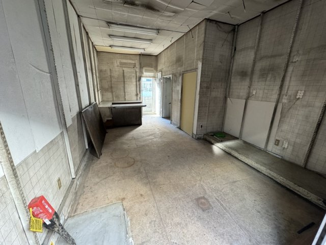 立会川駅前店舗の内装