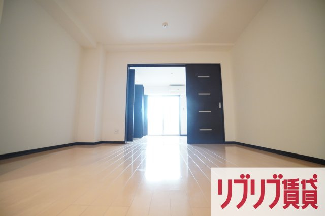 千葉市中央区新田町の賃貸マンションの居間・リビング