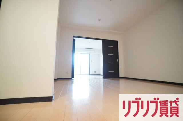 千葉市中央区新田町の賃貸マンションの居間・リビング