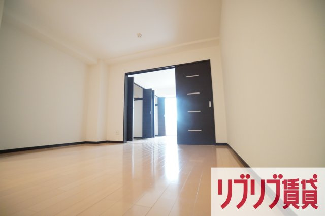 千葉市中央区新田町の賃貸マンションの居間・リビング