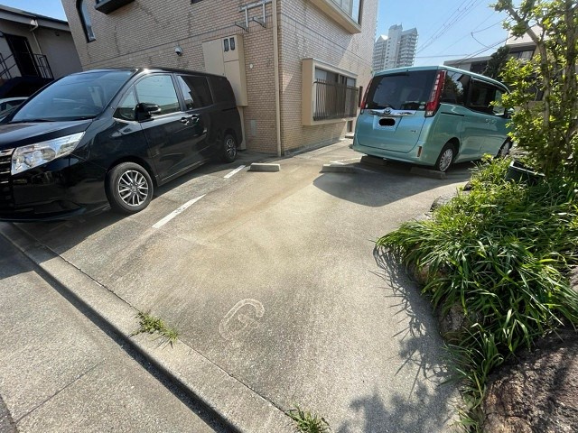 BECアーバン西宮北口の駐車場