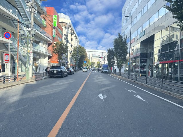 ファーストセンタービルの駐車場