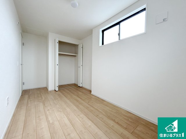 神戸市垂水区南多聞台　第1期　新築一戸建ての洋室|ウォークインクローゼット付きで生活スペースもスッキリできます。各居室にも収納がありますので、お子様の衣類やおもちゃなどもしっかり収納できます。