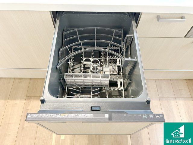 神戸市垂水区南多聞台　第1期　新築一戸建ての設備|食事後の一仕事、食器洗いをボタン一つでお任せできちゃいます！場所を取らないビルトイン式なので、お料理スペースもしっかり確保！