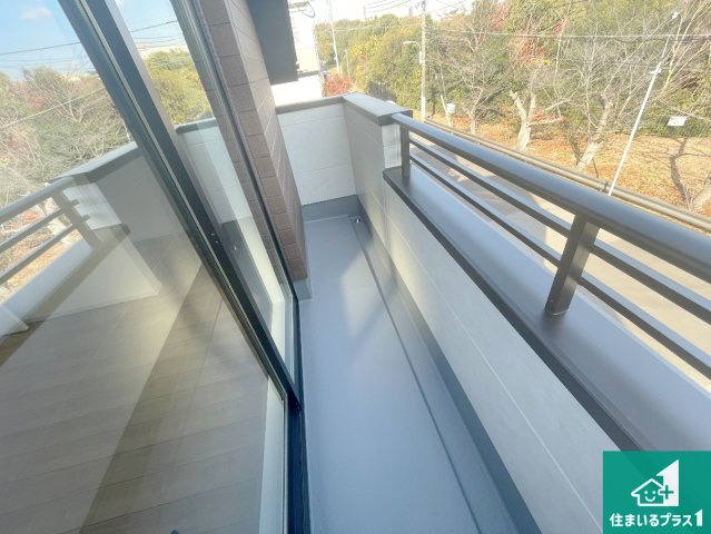 神戸市垂水区南多聞台　第1期　新築一戸建てのバルコニー|ワイドバルコニーは洗濯物を干すスペースが広いのでご家族が多くても安心！