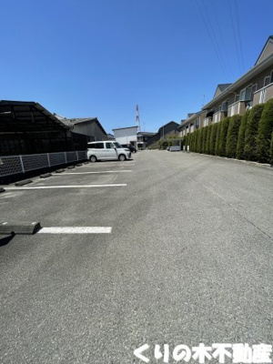 【駐車場】 | エル・コート　Ⅰ | 車をお持ちの方に嬉しい駐車場付きの物件です